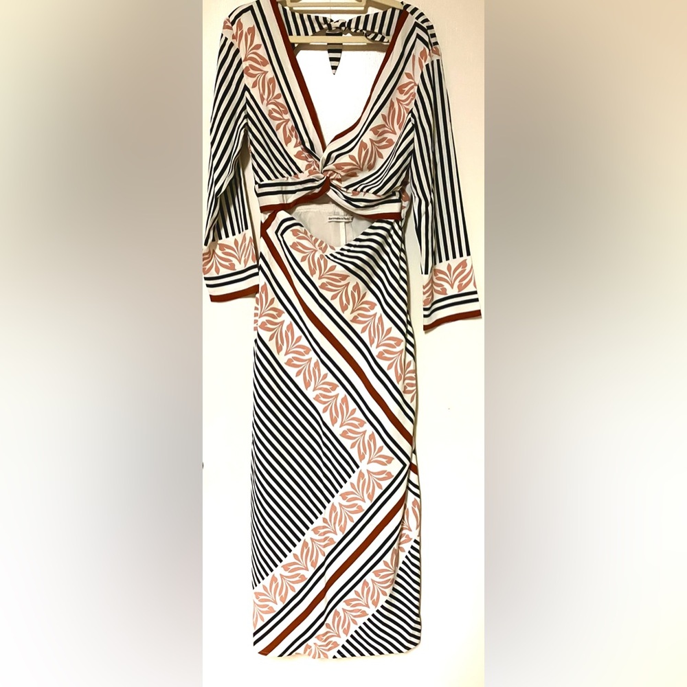 Abercrombie & Fitch Long-Sleeve Abstract Floral Twist-Front Maxi Dress: Petite M - Picture 9 of 10